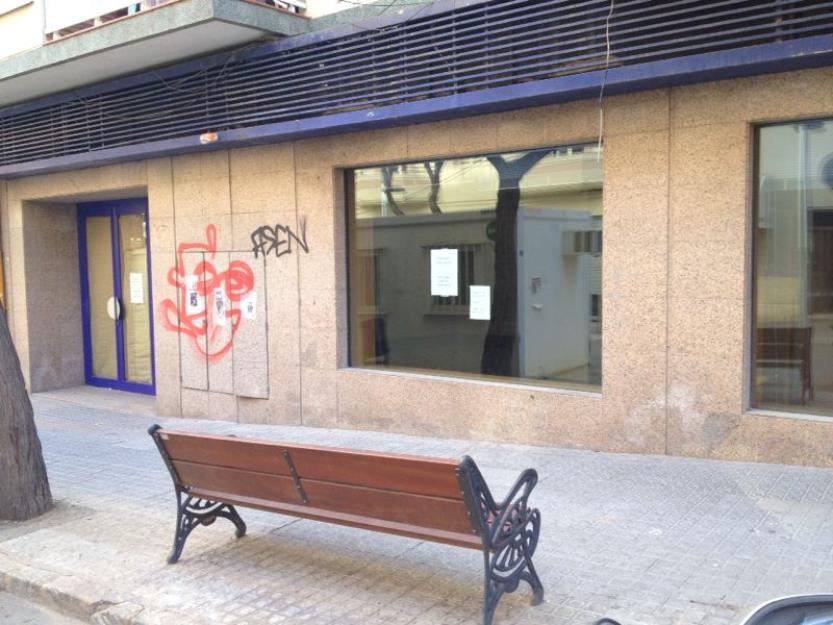 Local comercial de 270 metros, céntrico en calle muy concurrida.