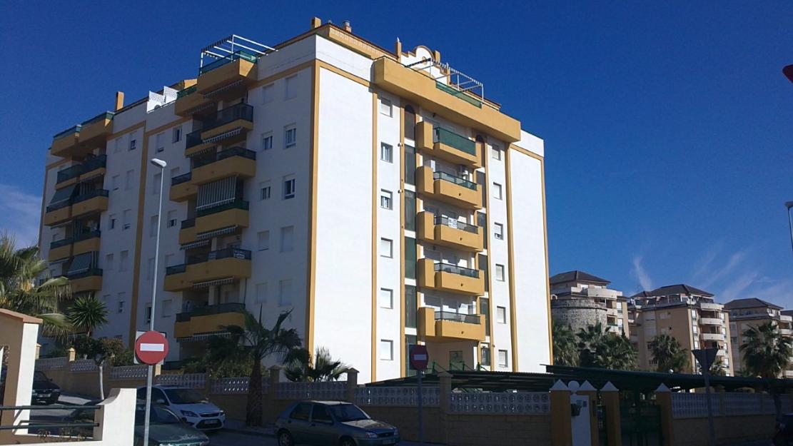 Ref.. v233 se vende piso en algarrobo costa