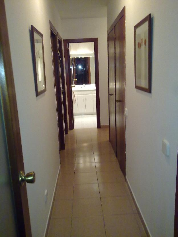 Piso de 4 hab. 2 baños amueblado.