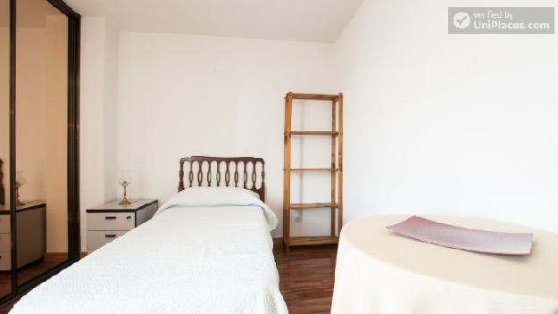 Rooms available - Very spacious 3-bedroom apartment in multicultural Aluche