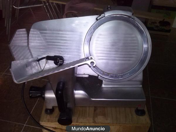 vendo maquina para cortar embutido y carnes a tan solo 120€