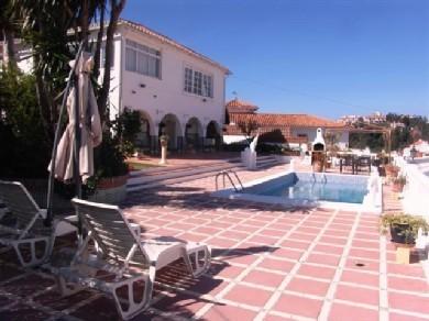 Chalet con 5 dormitorios se vende en Fuengirola, Costa del Sol