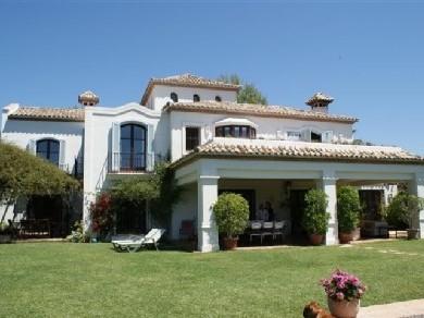 Chalet con 6 dormitorios se vende en Marbella, Costa del Sol