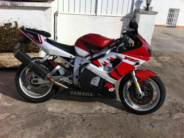 VENDO YZF R6 DEL 2000 CON 38 MIL KM, REVISIONES AL DIA, SOLO ATIENDO POR TELEFONO AL 668-8