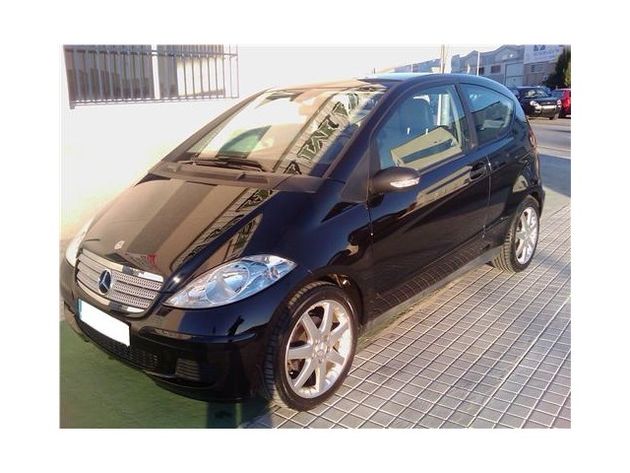 MERCEDES-BENZ CLASE A A 160 CDI RED  BLACK