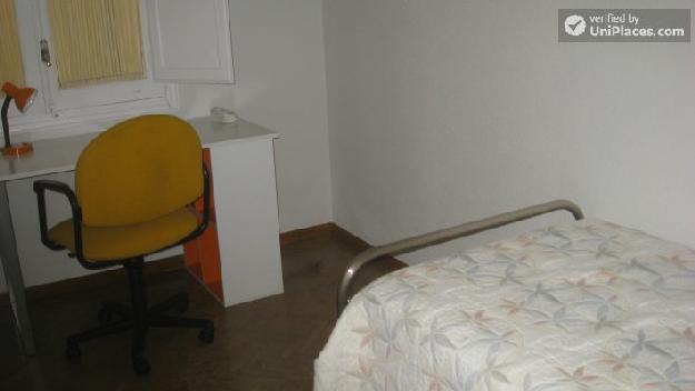 Rooms available - Large 6-bedroom flat to share in popular Moncloa