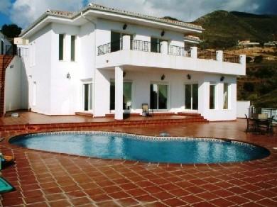 Chalet con 4 dormitorios se vende en Benalmadena Costa, Costa del Sol