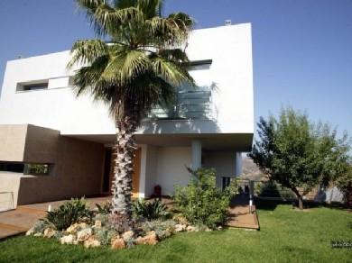 Chalet con 4 dormitorios se vende en Marbella, Costa del Sol