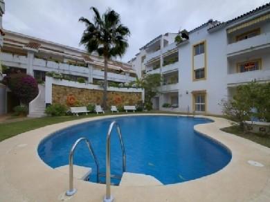 Apartamento con 2 dormitorios se vende en Marbella, Costa del Sol