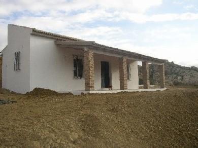 Chalet con 2 dormitorios se vende en Alora