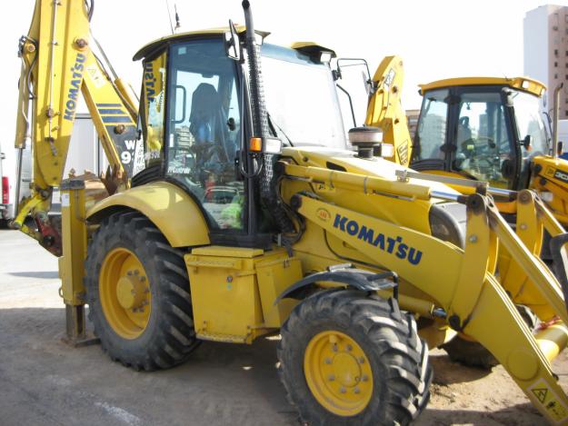 VENDO RETRO-MIXTA KOMATSU WB93R2