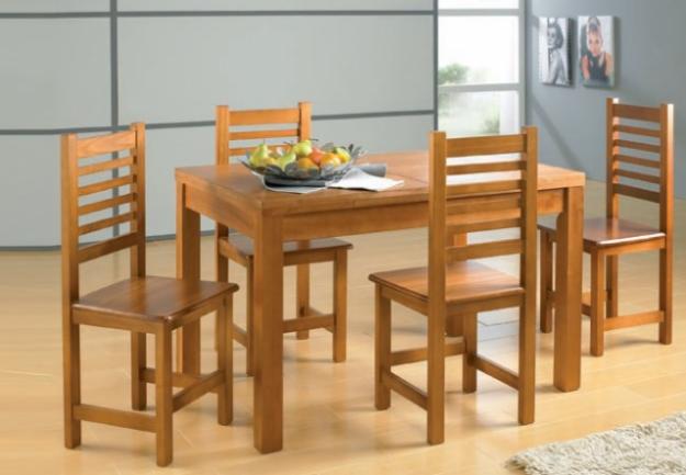Conjunto mesa y cuatro sillas