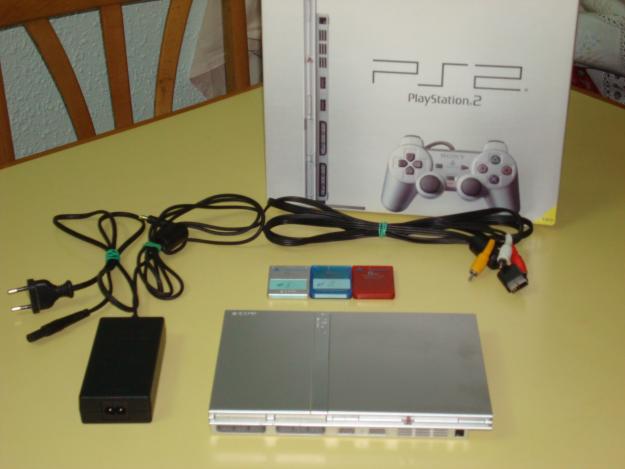 VENDO Play Station 2 Silver Slimline, mas juegos y mas accesorios