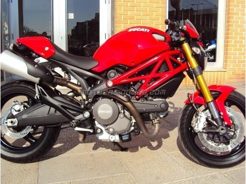 DUCATI MONSTER 696