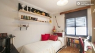 Rooms available - Warm 3-bedroom apartment in peaceful Guindalera - mejor precio | unprecio.es