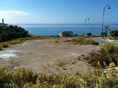 Terreno se vende en Almayate