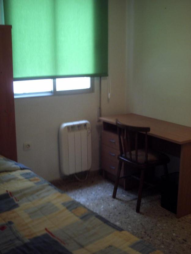 Habitaciones junto al centro y el metro. Rooms for rent in clean flat