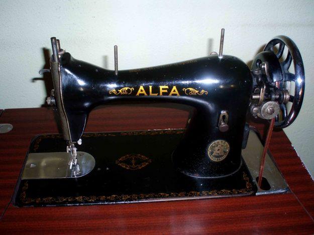 MAQUINA DE COSER ALFA. 60 AÑOS DE ANTIGÜEDAD.