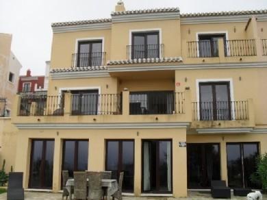 Chalet con 5 dormitorios se vende en Marbella, Costa del Sol