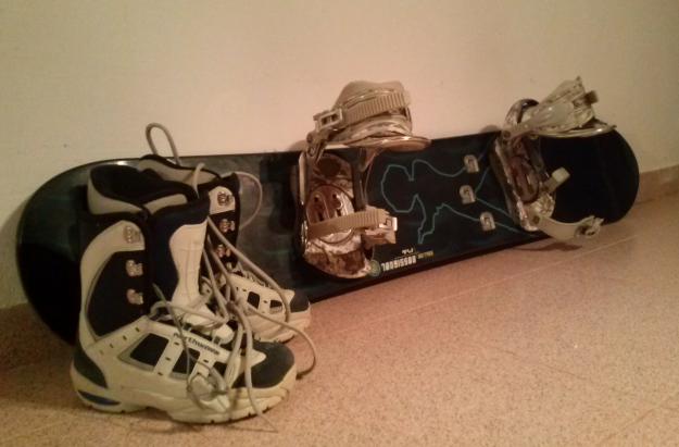 Se vende tabla snow+fijaciones+botas