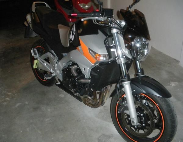 SUZUKI GSR 600