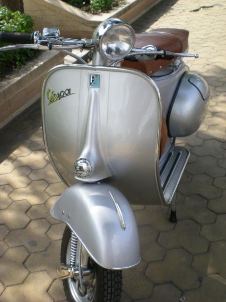 VESPA 125 RESTAURADA ANTIGUA