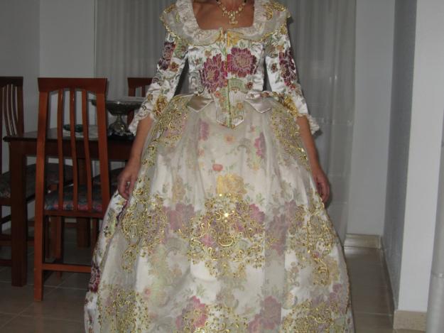 Traje de  alicantina