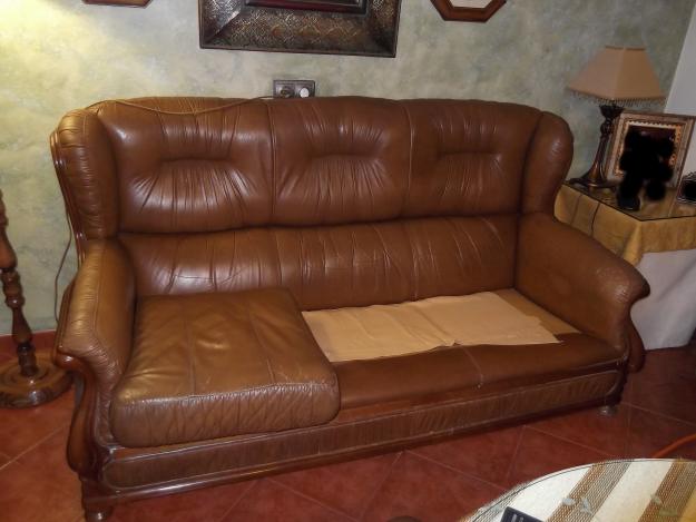 Sofa de segunda mano tapizado en piel y dos sillones a juego