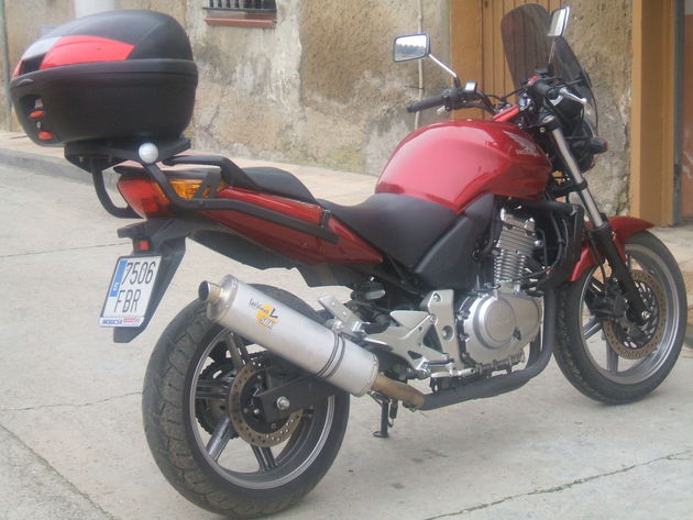 HONDA CBF-500 DEL 2006.