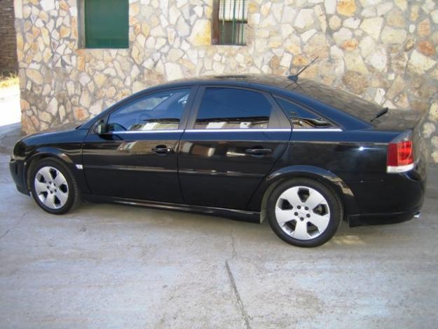 Opel Vectra 1.9 CDTI 16v GTS Elegance  5P, 1910/150  CV, negro metalizado.