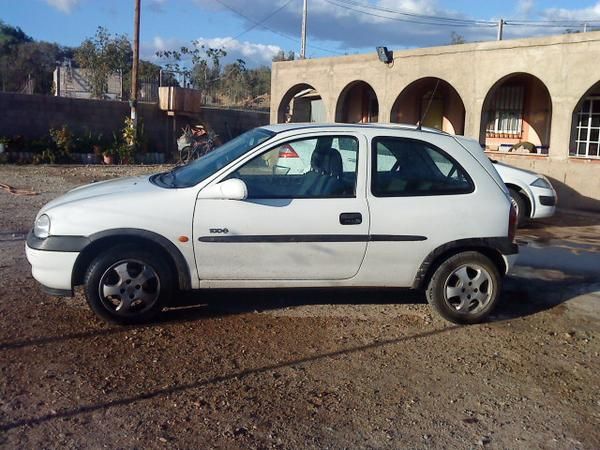 SE VENDE  OPEL CORSA