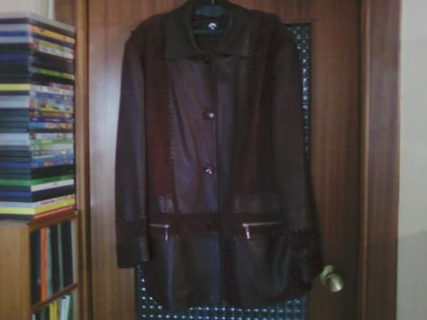 VENDO    CHAQUETA    DE  PIEL  PARA  MUJER