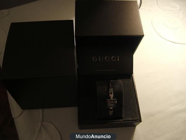 Reloj de mujer marca GUCCI