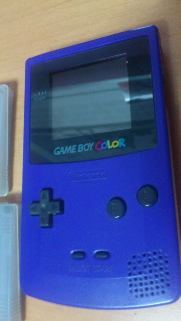 Game boy color azul en perfecto estado por no utilizar   4 juegos incluido pokémon azul.