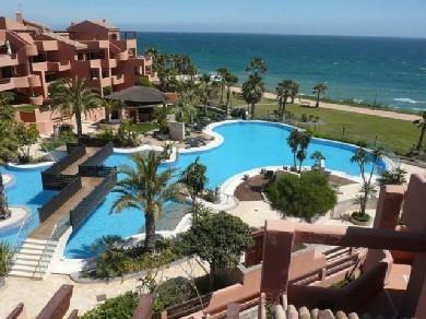 Apartamento con 2 dormitorios se vende en Estepona, Costa del Sol
