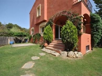Adosado con 3 dormitorios se vende en Marbella, Costa del Sol