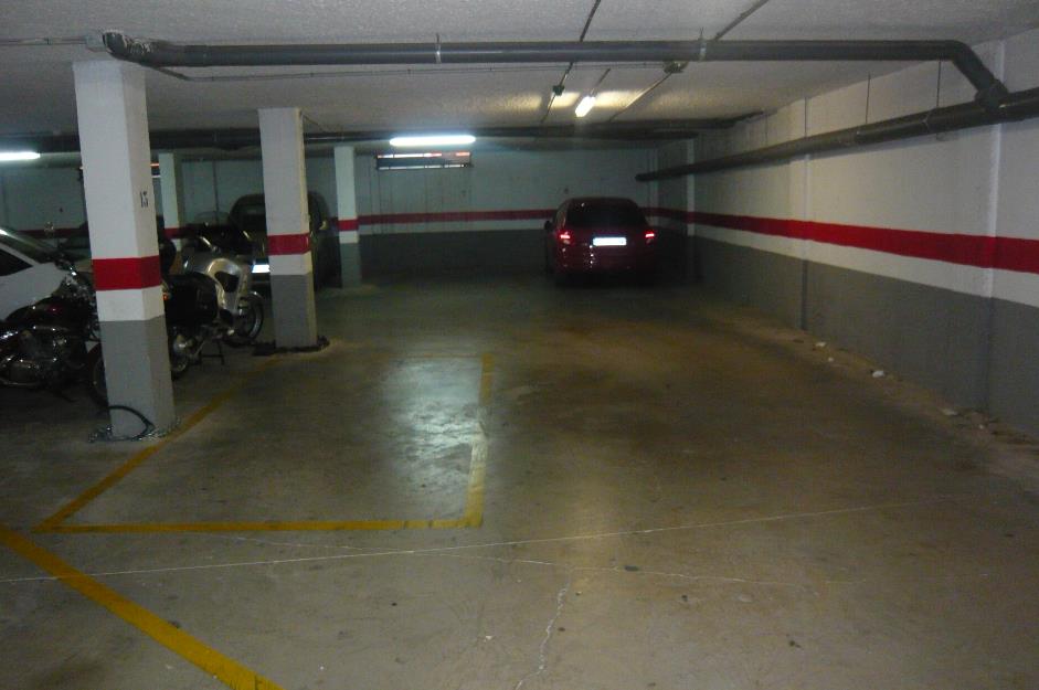Piso con muebles y garaje nuevo