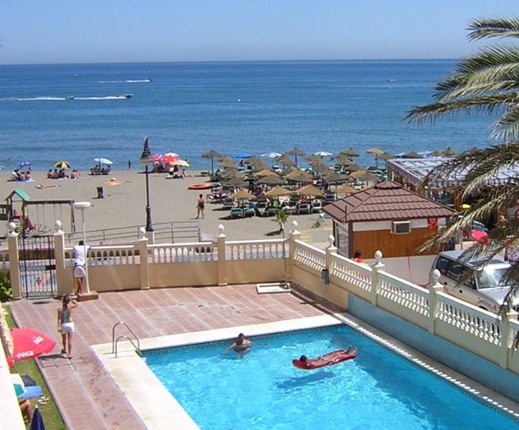 Apartamento en Torremolinos, primera línea de playa de la carihuela