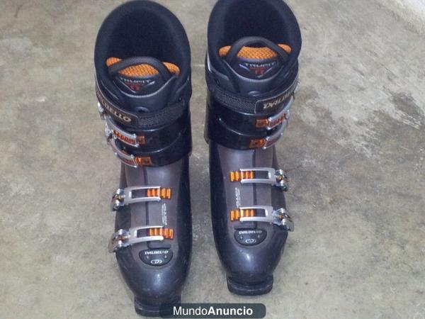 se venden botas para esquiar del num. 46-47 naranjas y negras 70€
