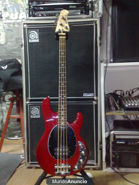 Musicman Stingray R Trans Red 4 cuerdas Año 2005 con maleta original Musicman