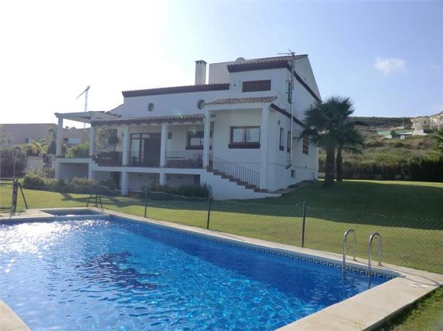 Villa en Alcaidesa con vistas al mar