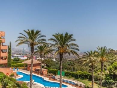 Apartamento con 2 dormitorios se vende en Marbella, Costa del Sol