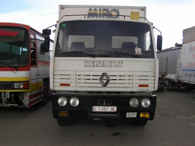 CAMION RENAULT DG 230.20 CAJA CERRADA