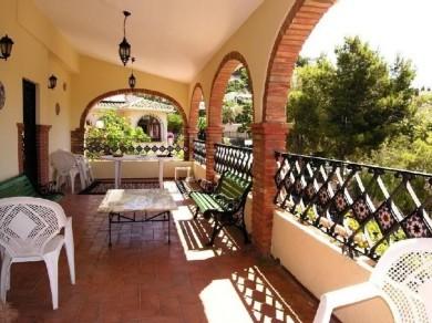 Chalet con 4 dormitorios se vende en Benalmadena Costa, Costa del Sol