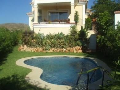 Chalet con 5 dormitorios se vende en Benahavis, Costa del Sol