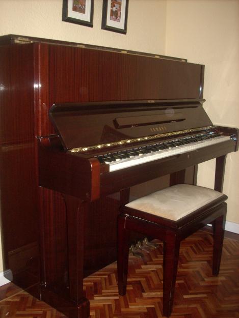 Piano vertical  Yamaha U1