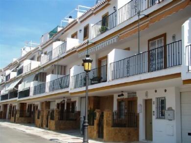 Apartamento con 3 dormitorios se vende en Estepona, Costa del Sol