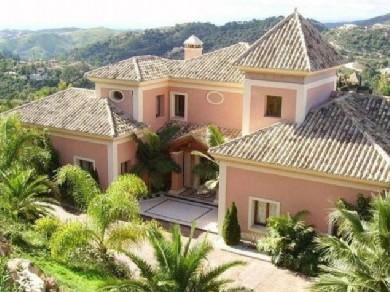 Chalet con 5 dormitorios se vende en Marbella, Costa del Sol