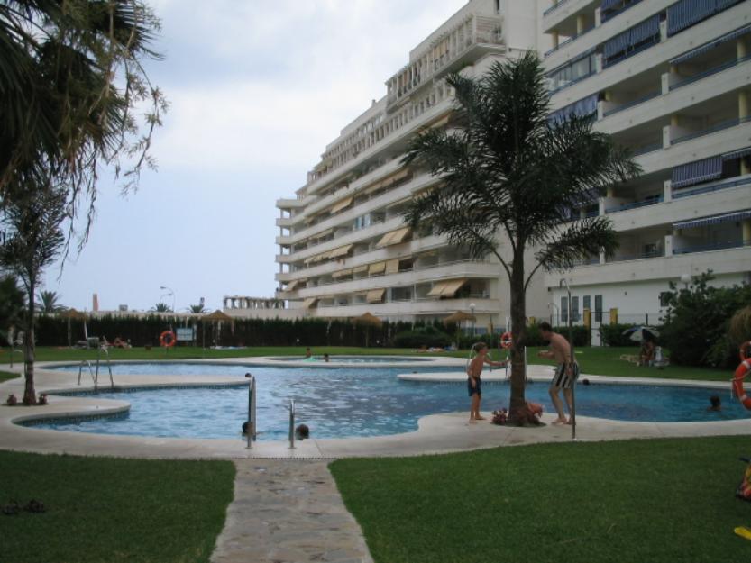 Marbella. centrico. habitaciones con llave en piso impecable.