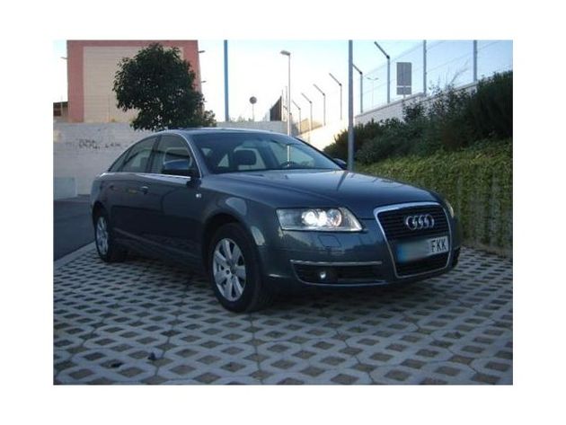 AUDI A8  3.7 QUATTRO TIPTRONIC